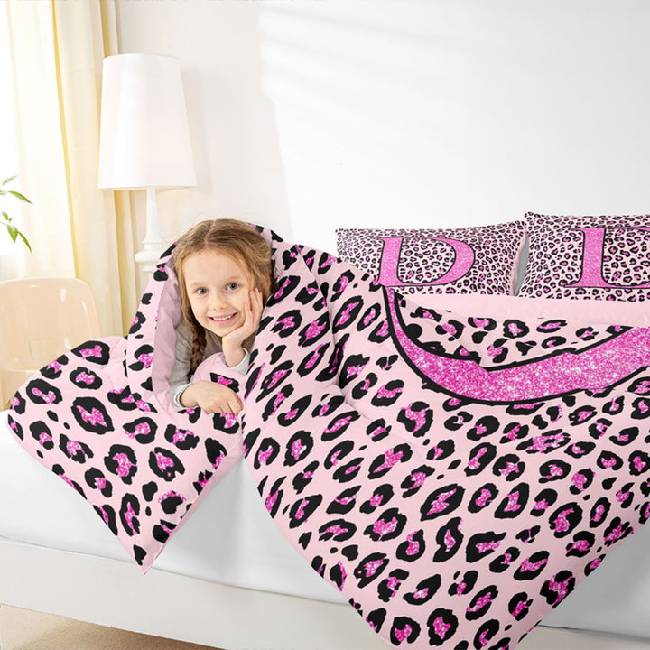 meiyoeat Glitter Leopard Print Letter D Bedding Comforter Set, Girls Teens, Pink Sparkle Monogrammed Full Bedding Set, Pink Reversible 7pcs