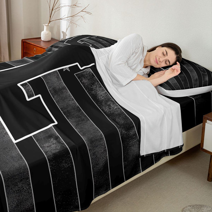 Meiyoeat Distressed US Flag Letter L Bed Sheets 4pcs for Men Boys, Patriotic Initial King Sheets, Black Gray White