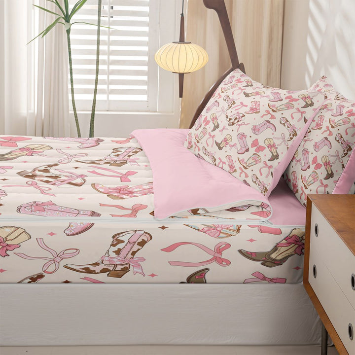 meiyoeat Girly Cowgirl Boot Zipper Full Size Comforter Sets with Fitted Sheet and 2 Pillowcases For Kids, Coquette Bow Print Zipper Bedding Set For Girls,Pink Reversible,4 Pieces