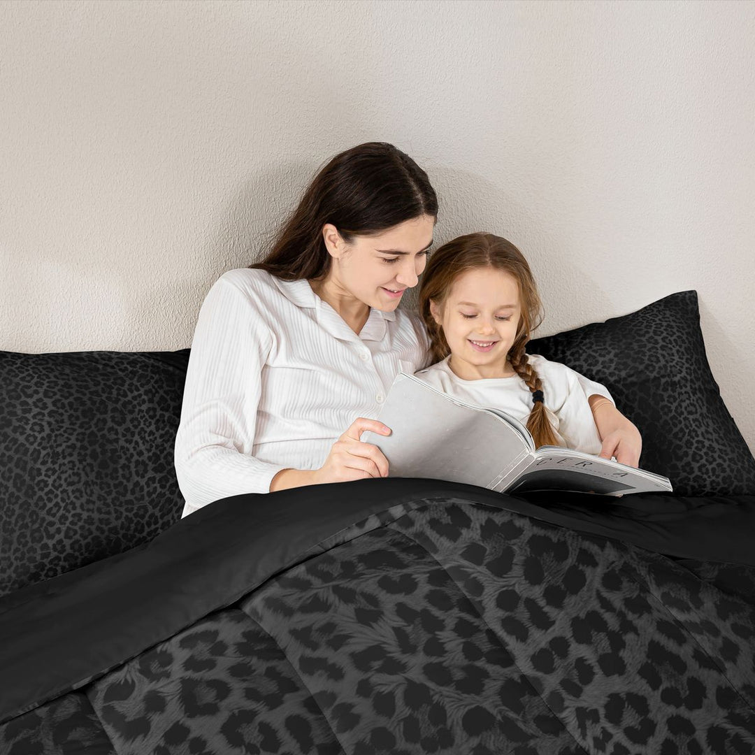 Meiyoeat Black Edgy Leopard Print King Size Comforter Sets 3pcs, Animal Spot Pattern Comforters King Size,Black Reversible